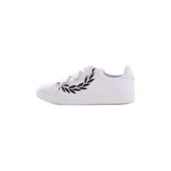 Buty Fred Perry B4237. Białe trampki męskie Fred Perry, bez wzorów, bez zapięcia. Za 556,05 zł.