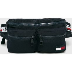 Tommy Hilfiger - Nerka. Niebieskie walizki marki TOMMY HILFIGER, w paski, z poliesteru, małe. Za 299,90 zł.