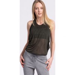 Nike - Top. Zielone topy sportowe damskie marki Nike, l, z nadrukiem, z dzianiny, z okrągłym kołnierzem. W wyprzedaży za 119,90 zł.