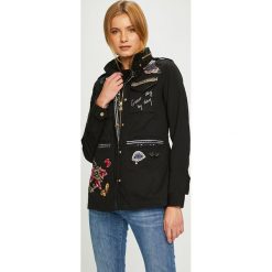 Desigual - Kurtka. Czarne kurtki damskie marki Desigual, z haftami, z bawełny, z kapturem. Za 749,90 zł.
