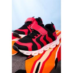 Czerwone buty sportowe na rzep casu 204/26m. Czerwone buty dziewczęce sportowe Casu, bez wzorów, bez zapięcia. W wyprzedaży za 39,99 zł.