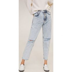 Mango - Jeansy Mom80. Niebieskie jeansy damskie Mango, bez wzorów, z bawełny, z podwyższonym stanem. Za 139,90 zł.