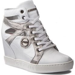 Sneakersy CARINII - B3909 I81-J17-000-B88. Białe sneakersy damskie Carinii, z materiału. W wyprzedaży za 299,00 zł.
