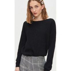 Sweter z dekoltem V-neck - Czarny. Czarne swetry damskie Cropp, s, bez wzorów, bez rękawów, bez kaptura. Za 69,99 zł.
