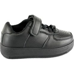 Sneakersy w kolorze czarnym. Czarne trampki dziewczęce Rock & Joy, bez wzorów, z gumy, bez zapięcia. W wyprzedaży za 107,95 zł.