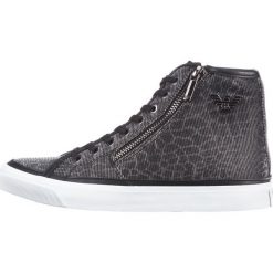 Emporio Armani Tenisówki Czarny. Czarne trampki i tenisówki damskie Emporio Armani, bez wzorów, ze skóry, bez zapięcia. Za 791,95 zł.