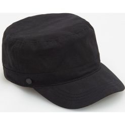 Czapka fidelka - Czarny. Czarne czapki męskie Reserved, bez wzorów. Za 39,99 zł.