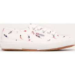 Superga - Tenisówki. Białe trampki i tenisówki damskie Superga, bez wzorów, z gumy, na sznurówki. W wyprzedaży za 179,90 zł.