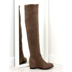 Muszkieterki na koturnie brązowe 0-68 Khaki. Pomarańczowe kozaki damskie ButyModne, na co dzień, eleganckie, bez obcasa, na koturnie, na zamek. W wyprzedaży za 119,00 zł.