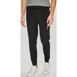 Calvin Klein Performance - Spodnie. Czarne spodnie męskie marki Calvin Klein Performance, na co dzień, m, bez wzorów, z elastanu, sportowe. Za 499,90 zł.