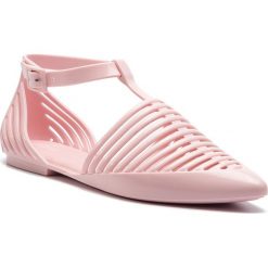 Sandały MELISSA - Kate + Jason Wu Ad 32513 Pink 51575. Różowe klapki damskie Melissa, bez wzorów, z tworzywa sztucznego, bez obcasa, na obcasie. Za 399,00 zł.