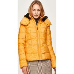 Desigual - Kurtka. Czarne kurtki damskie Desigual, s, bez wzorów, z poliesteru, krótkie. W wyprzedaży za 539,90 zł.