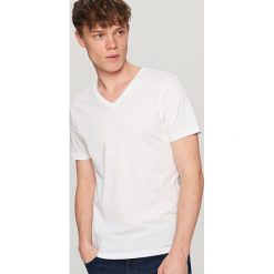 T-shirty męskie: Gładki t-shirt z dekoltem w serek – Biały