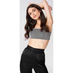 NA-KD Party Top Sparkle Bandeau - Silver. Szare topy damskie marki NA-KD Party, bez wzorów, z poliesteru, bez kołnierzyka. W wyprzedaży za 36,47 zł.