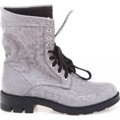 Sznurowane botki z ociepleniem na grubej podeszwie - skóra naturalna - model 431 - kolor szary cętki. Szare botki damskie Zapato, ze skóry, bez obcasa, na sznurówki. W wyprzedaży za 299,25 zł.