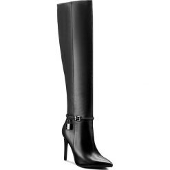 Muszkieterki CARINII - B3473/K E50-000-POL-A49. Czarne buty zimowe damskie Carinii, ze skóry, na obcasie. W wyprzedaży za 349,00 zł.