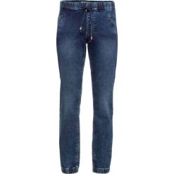 Jegginsy bonprix ciemny denim "washed". Niebieskie jeansy damskie bonprix. Za 109,99 zł.