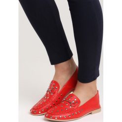 Czerwone Mokasyny Latest Top. Czerwone mokasyny damskie Born2be, ze skóry, na płaskiej podeszwie. Za 49,99 zł.