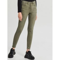 Jeansy skinny mid waist - Zielony. Zielone jeansy damskie Cropp, bez wzorów, z jeansu. Za 99,99 zł.