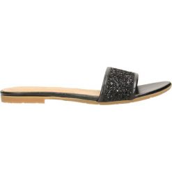 Klapki MOLLY. Czarne crocsy damskie Gino Rossi, w paski, z tkaniny. Za 149,90 zł.