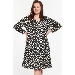 Czarna sukienka Magda w białe groszki XXL OVERSIZE. Czarne sukienki damskie Moda Size Plus Iwanek, na co dzień, na wiosnę, xxl, w paski, z elastanu, z falbankami, bez rękawów, oversize. Za 139,90 zł.