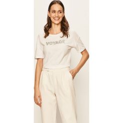 Only - T-shirt. Białe bluzki damskie ONLY, s, z aplikacjami, z bawełny, casualowe, z okrągłym kołnierzem. W wyprzedaży za 49,90 zł.