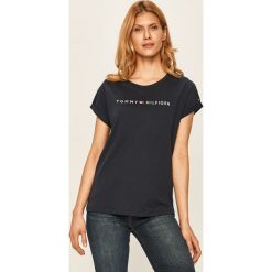 Tommy Hilfiger - T-shirt. Białe bluzki damskie TOMMY HILFIGER, s, z nadrukiem, z bawełny, z okrągłym kołnierzem. Za 179,90 zł.