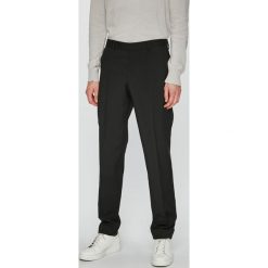 S.Oliver Black Label - Spodnie. Czarne spodnie męskie s.Oliver BLACK LABEL, na co dzień, s, z haftami, z elastanu, casualowe. W wyprzedaży za 99,90 zł.