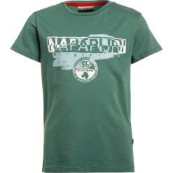 Napapijri SHADOW Tshirt z nadrukiem dark green. Zielone t-shirty męskie z nadrukiem Napapijri, z bawełny. Za 129,00 zł.