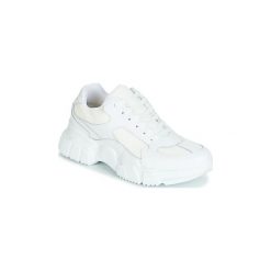 Buty Yurban JILIBELLE. Białe trampki i tenisówki damskie marki Yurban, bez wzorów, bez zapięcia. Za 379,00 zł.