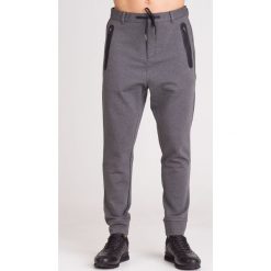 SPODNIE DRESOWE EA7 EMPORIO ARMANI. Szare spodnie męskie m, z aplikacjami, z tkaniny. Za 414,50 zł.