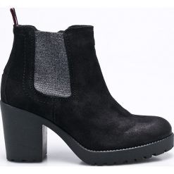 Hilfiger Denim - Botki. Czarne botki damskie lity Hilfiger Denim, z denimu, z okrągłym noskiem. W wyprzedaży za 299,90 zł.