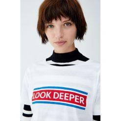 Koszulka z panelem z napisem. Niebieskie t-shirty damskie marki Pull&Bear. Za 24,90 zł.