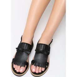 Czarne Sandały Cosmic Splash. Czarne sandały damskie Born2be, w paski, z paskami. Za 49,99 zł.