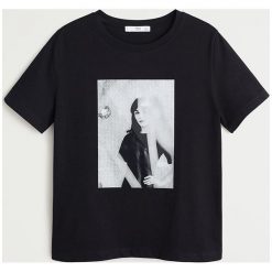 Mango - T-shirt Lenti. Czarne bluzki damskie Mango, s, z nadrukiem, z bawełny, casualowe, z okrągłym kołnierzem. Za 69,90 zł.