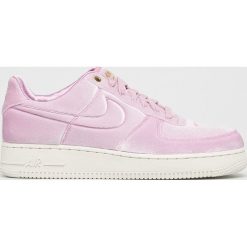 Nike Sportswear - Buty Air Force 1 07 Premium 3. Różowe sneakersy męskie Nike Sportswear, z gumy, na sznurówki. W wyprzedaży za 439,90 zł.