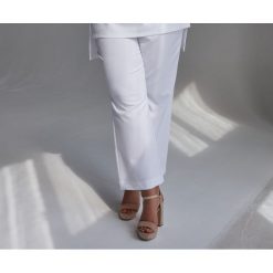 Białe spodnie Georgia duże rozmiary OVERSIZE PLUS SIZE WIOSNA. Białe spodnie damskie Moda Size Plus Iwanek, s, z poliesteru, z podwyższonym stanem. Za 119,90 zł.