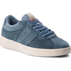 Sneakersy WRANGLER - Micky City WL181541 Avio 18. Niebieskie półbuty damskie Wrangler, na co dzień, bez wzorów, z zamszu, bez obcasa, na płaskiej podeszwie, bez zapięcia. W wyprzedaży za 179,00 zł.