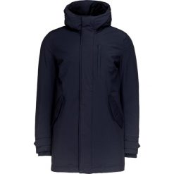 Kurtka WOOLRICH STRETCH MILITARY Granatowy. Niebieskie płaszcze męskie marki Woolrich, moro, z puchu, militarne, bez kaptura. W wyprzedaży za 2198,00 zł.