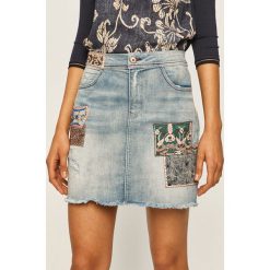 Desigual - Spódnica jeansowa. Niebieskie spódniczki damskie Desigual, na co dzień, z haftami, z elastanu, casualowe, mini, proste. Za 349,90 zł.