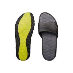 Klapki Basenowe Watergrip Damskie. Czarne klapki damskie marki Arena, z kauczuku, na średnim obcasie. W wyprzedaży za 49,99 zł.