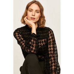 Answear - Bluzka. Czarne bluzki damskie ANSWEAR, s, bez wzorów, z tkaniny, bez kołnierzyka, z długim rękawem. W wyprzedaży za 89,90 zł.