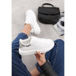 Biało-Wężowe Sneakersy Welling. Białe półbuty damskie Born2be, z nadrukiem, ze skóry, na sznurówki. Za 89,99 zł.