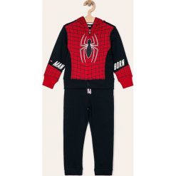 Blukids - Dres dziecięcy 98-134 cm. Czerwone spodnie chłopięce Blukids, bez wzorów, z bawełny, długie. Za 109,90 zł.