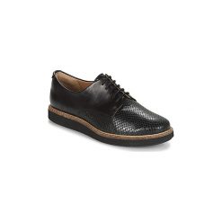 Derby Clarks Glick Darby. Czarne półbuty damskie marki Clarks, bez wzorów, bez obcasa, bez zapięcia. Za 351,20 zł.