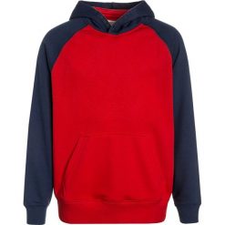 Converse EMBOSSED RAGLAN Bluza z kapturem red. Czerwone bluzy męskie z kapturem Converse, z bawełny. W wyprzedaży za 188,10 zł.