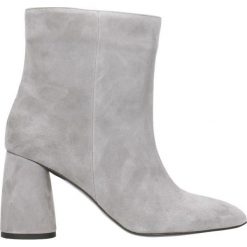 Botki HARUMI. Szare botki damskie Gino Rossi, ze skóry, eleganckie, za kostkę, na wysokim obcasie, na słupku, bez zapięcia. Za 299,90 zł.