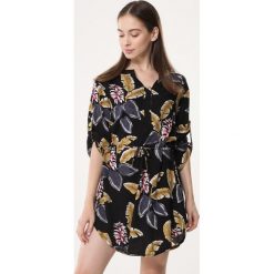 Czarna Tunika Synonym. Czarne tuniki damskie Born2be, xl, w paski, bez kołnierzyka, bez rękawów. Za 89,99 zł.