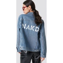 NA-KD Kurtka jeansowa NA-KD - Blue. Niebieskie kurtki damskie jeansowe marki NA-KD, z nadrukiem. Za 323,95 zł.