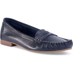 Mokasyny TAMARIS - 1-24213-24 Navy 805. Niebieskie mokasyny damskie Tamaris, ze skóry, na obcasie. Za 199,00 zł.